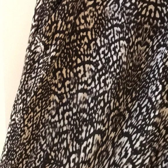 DKNY Relaxed Capri Pants - Picture 3 of 6